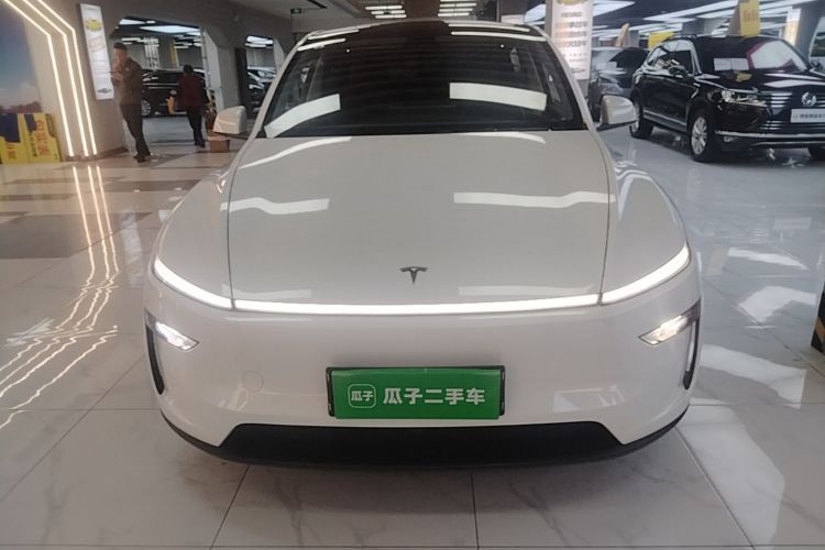 Tesla Model Y 2025 #3 Tesla Model Y 2025 car image #3