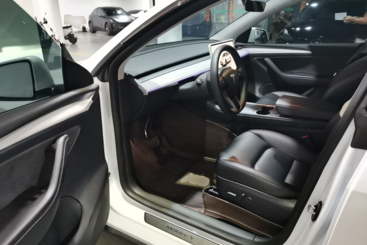 Tesla Model Y 2024 #16 Tesla Model Y 2024 car image #16