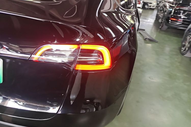 Tesla Model Y 2023 car image #8