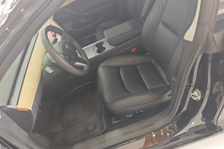 Tesla Model 3 2023 car image #19