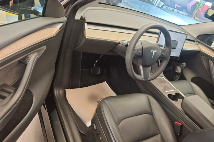 Tesla Model Y 2023 #16 Tesla Model Y 2023 car image #16