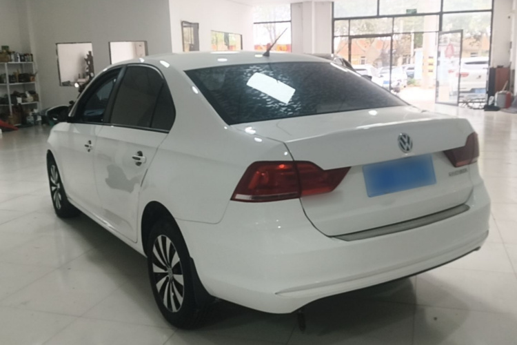 Volkswagen Santana 2020 imagen de coche #5