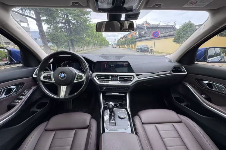BMW 3 Series 2021 car image #19