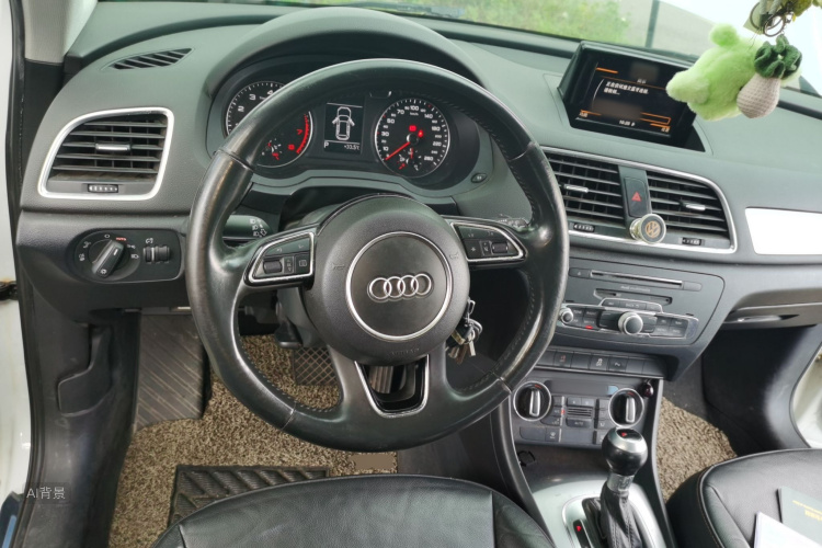 Audi Q3 2017 car image #12