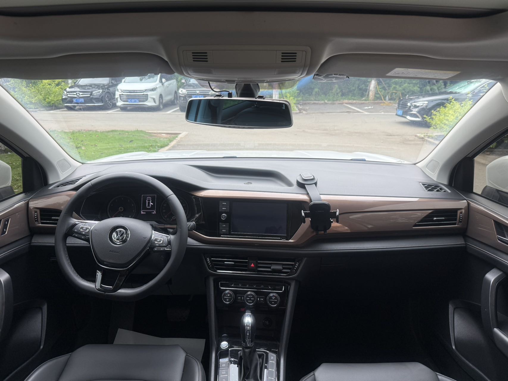 Volkswagen Tharu 2019 car image #4