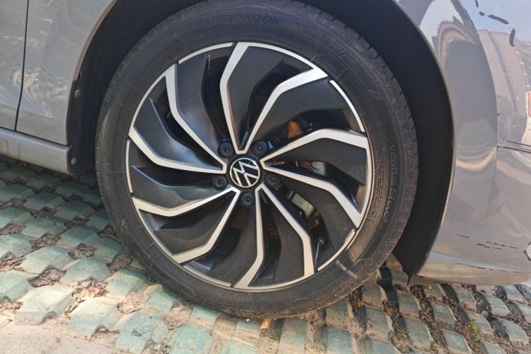 Volkswagen Golf 2022 car image #9