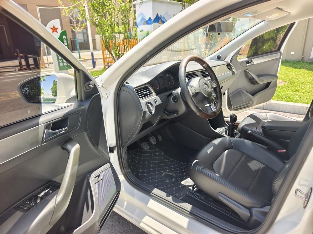 Volkswagen Santana 2016 car image #12