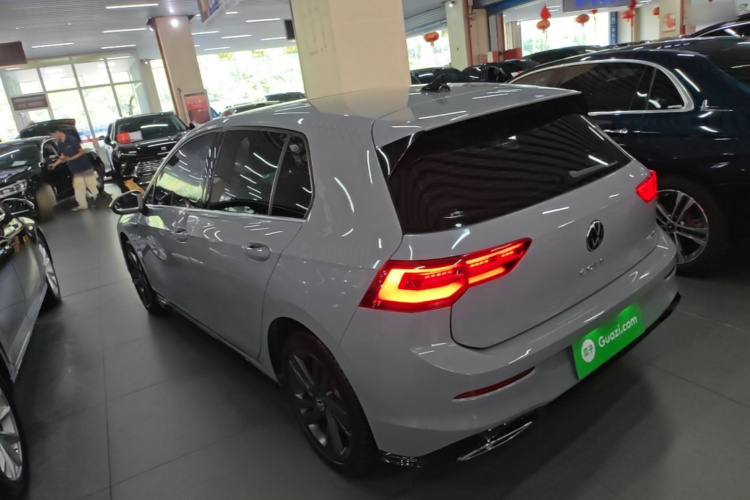 Volkswagen Golf 2022 car image #5