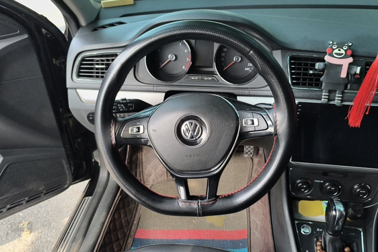 Volkswagen Lavida 2017 car image #12