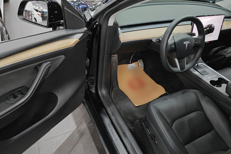 Tesla Model Y 2023 #16 Tesla Model Y 2023 car image #16