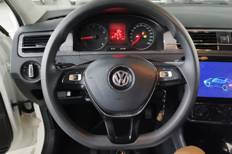 Volkswagen Santana 2018 car image #11