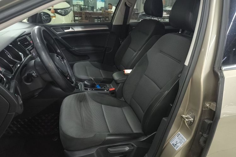Volkswagen Golf 2018 car image #15