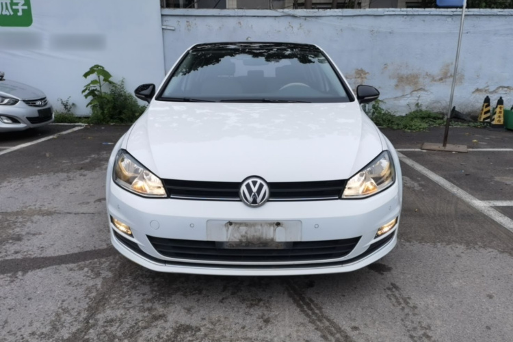 Volkswagen Golf 2017 car image #3