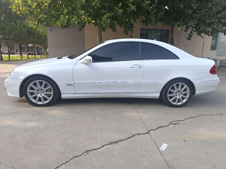 Mercedes-Benz CLK Class 2008 car image #4