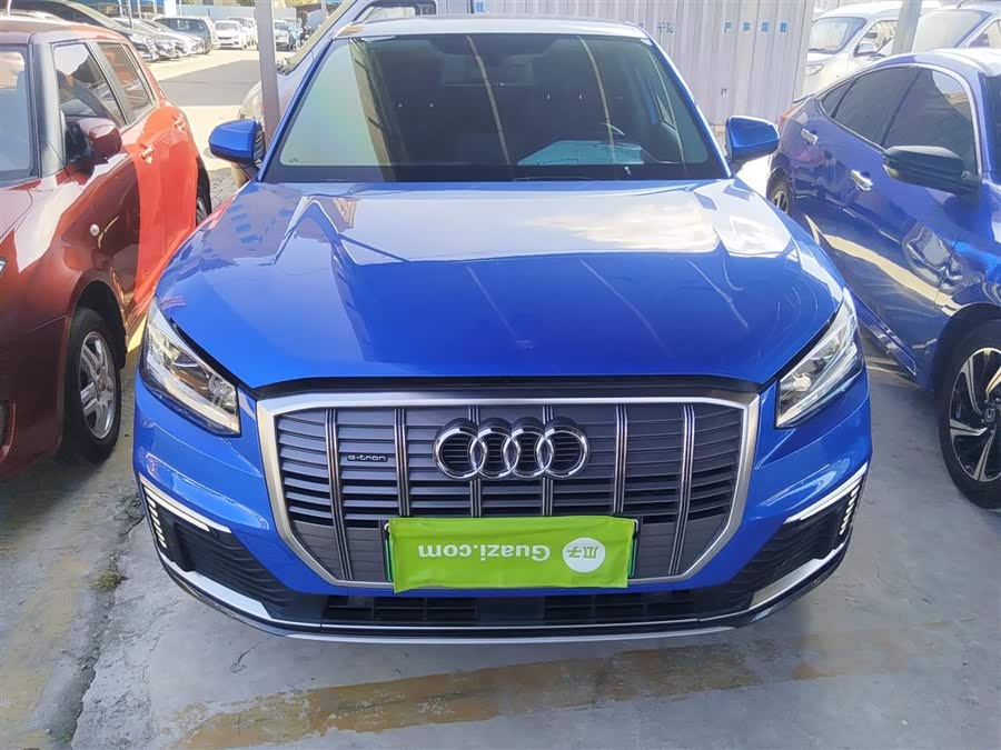 Audi Q2L e-tron 2020 car image #4