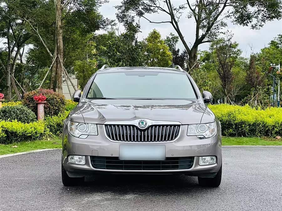 Skoda Superb Combi 2015 car image #4