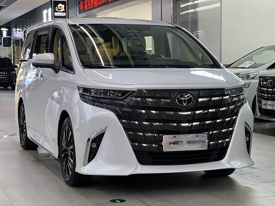 Toyota Alphard 2023 car image #4