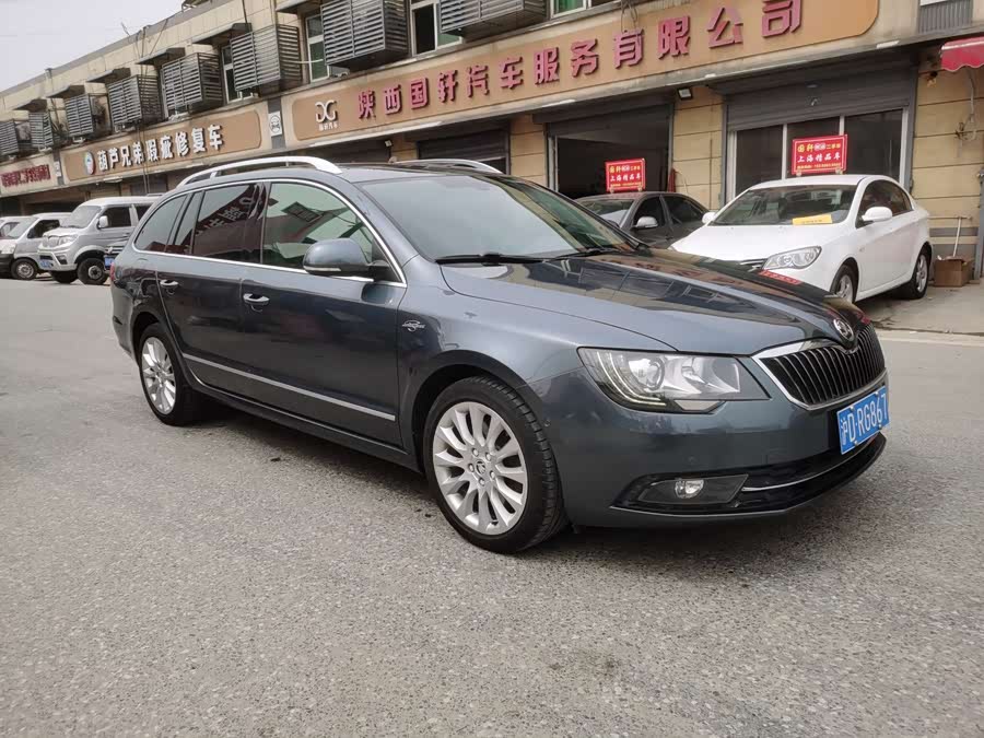 Skoda Superb Combi 2014 car image #4