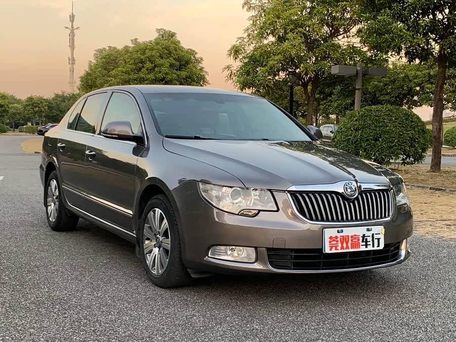 Skoda Superb 2011 صورة سيارة #4