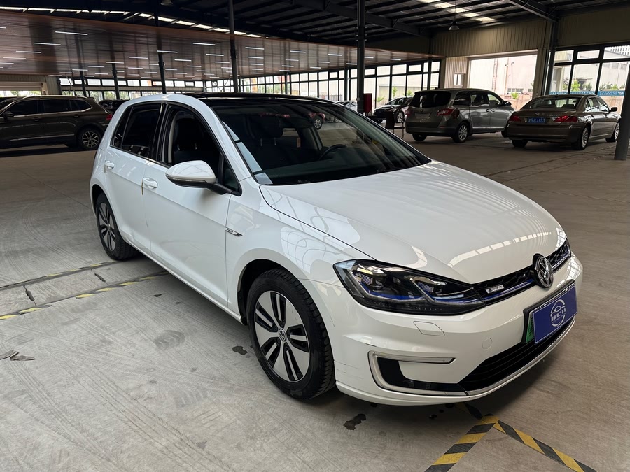 Volkswagen Golf Pure Electric 2020 car image #4