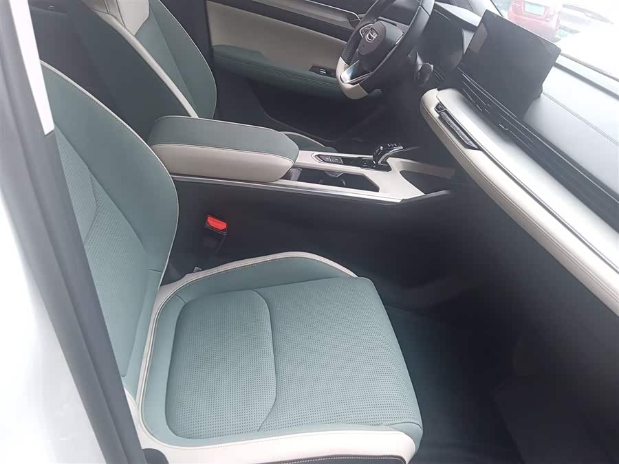 GEELY Emgrand L HiP 2023 immagine di auto #4