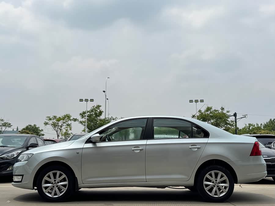 Skoda Rapid 2013 #4 Skoda Rapid 2013 car image #4