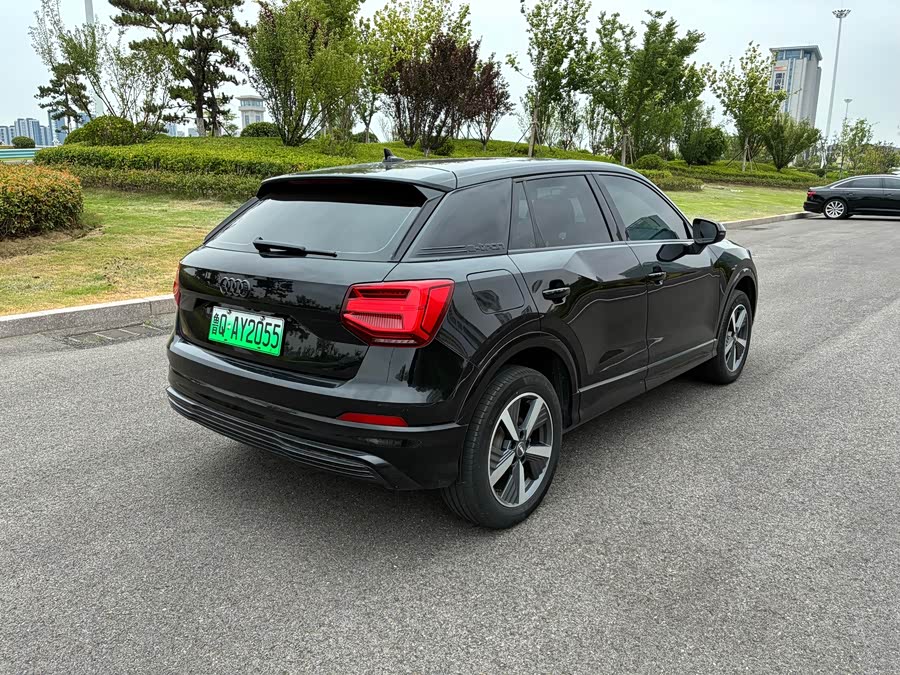 Audi Q2L e-tron 2019 #4 Audi Q2L e-tron 2019 imagen de coche #4