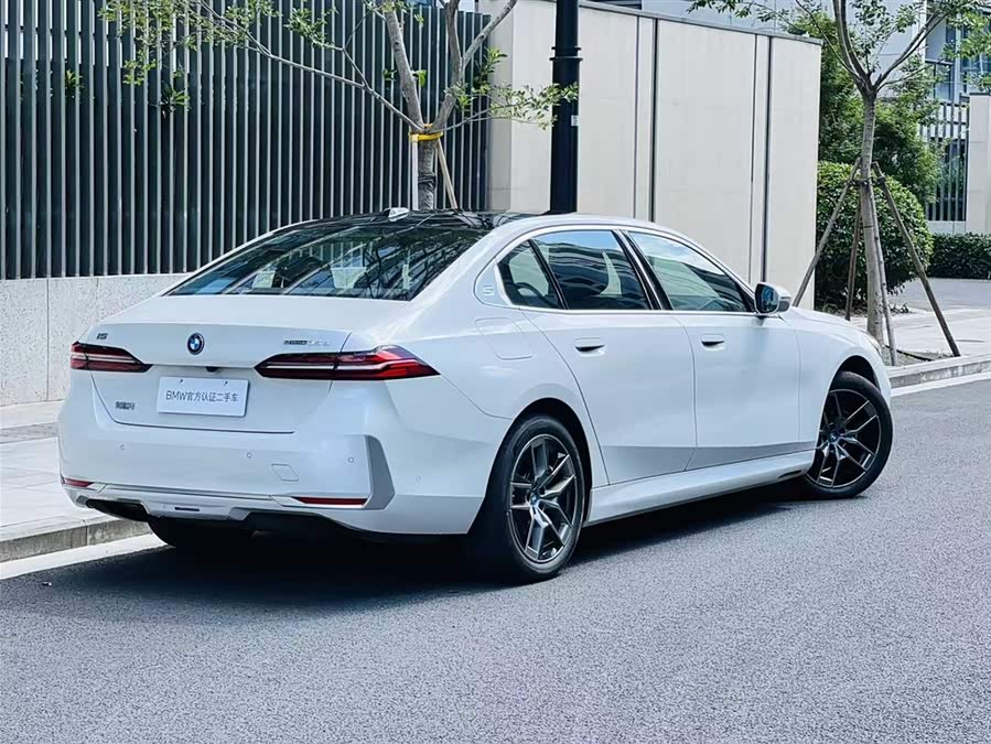 BMW i5 2024 immagine di auto #4