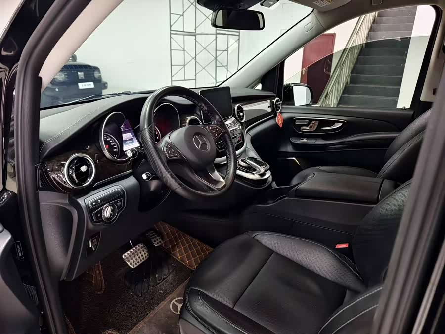 Mercedes-Benz V Class 2018 immagine di auto #4