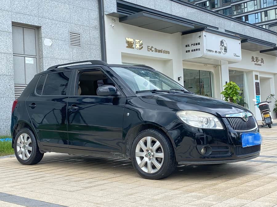 Skoda Fabia 2011 صورة سيارة #4