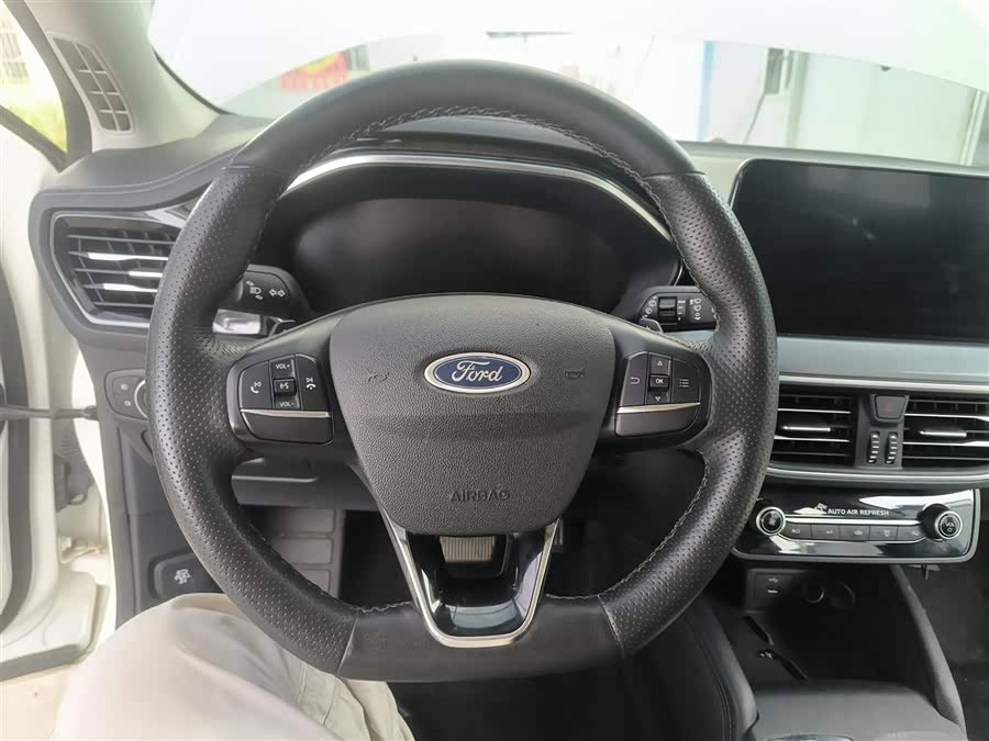 Ford Focus Active 2021 car image #4