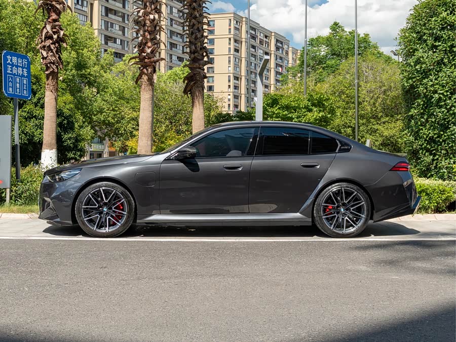 BMW M5 New Energy 2025 #4 BMW M5 New Energy 2025 car image #4