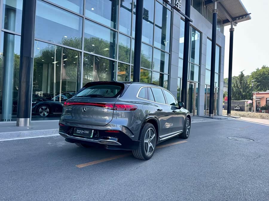 Mercedes-Benz EQS SUV 2023 car image #4