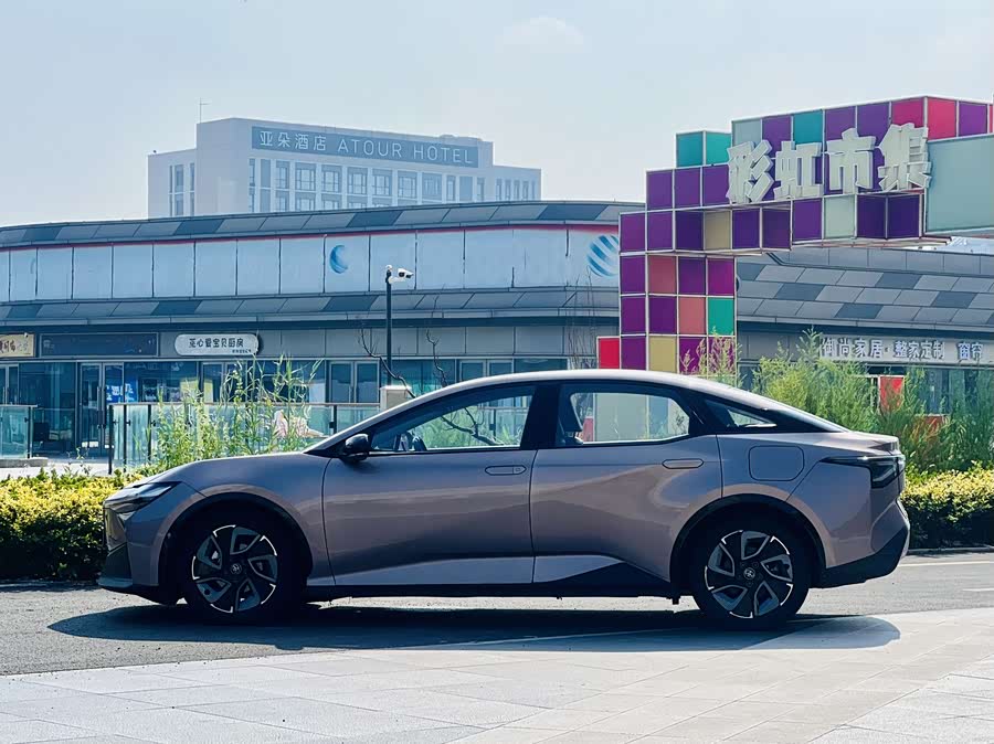 BYD e1 2023 car image #4