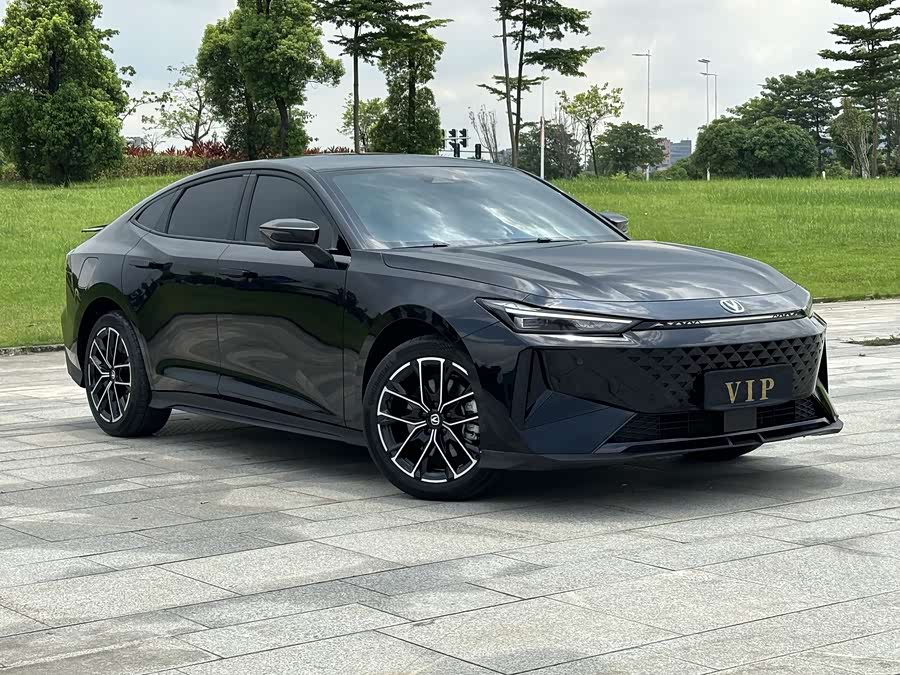 Changan UNI-V iDD 2024 صورة سيارة #4