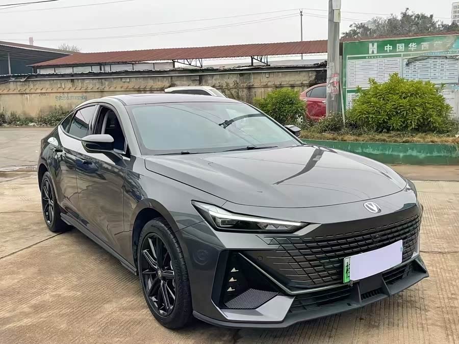 Changan UNI-V iDD 2023 #4 Changan UNI-V iDD 2023 صورة سيارة #4