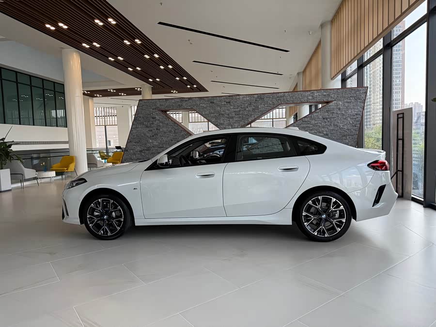 BMW 2 Series صورة سيارة #4