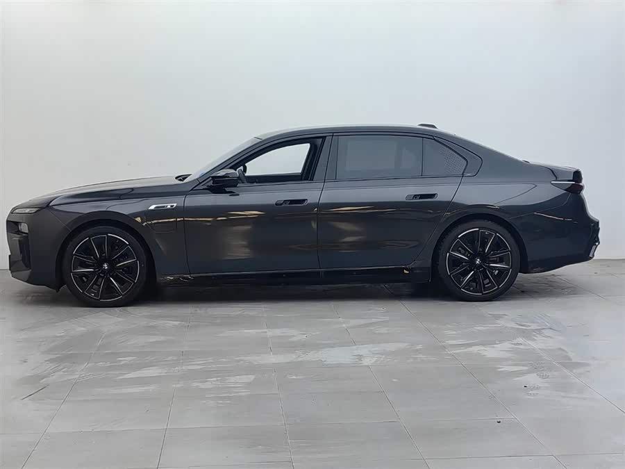 BMW i7 M70L 2024 #4 BMW i7 M70L 2024 car image #4