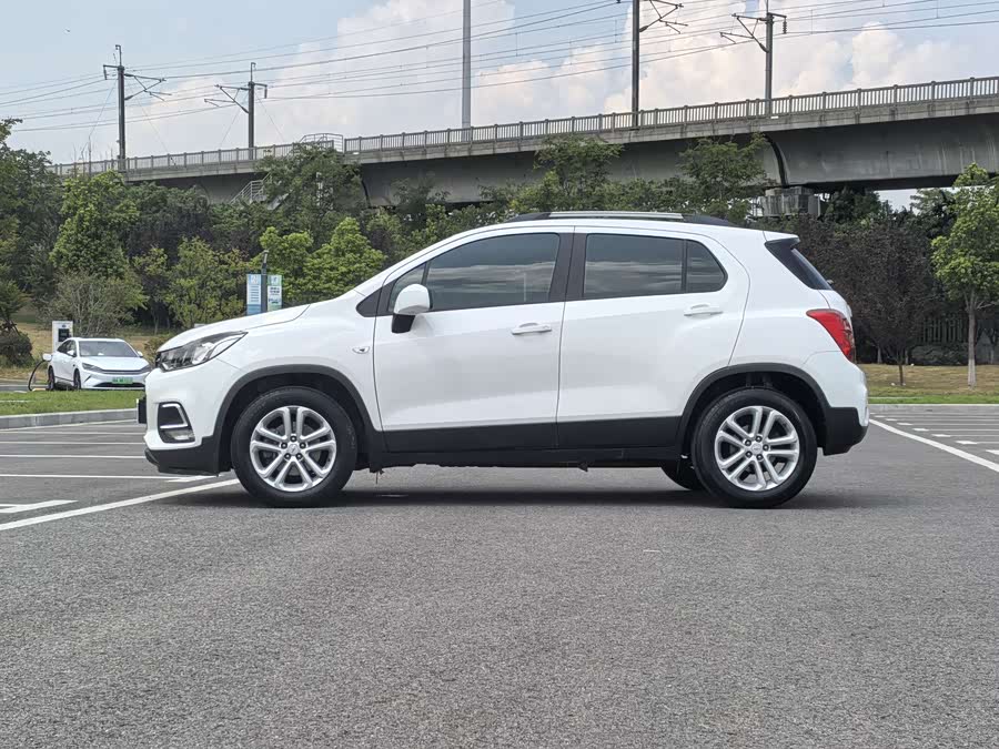 Chevrolet Tracker 2017 car image #4