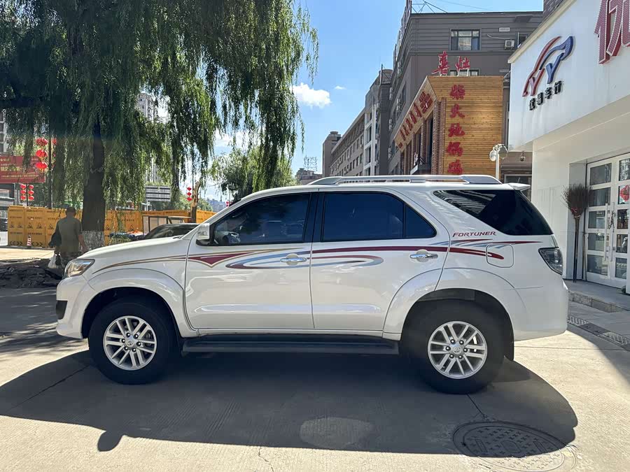 Toyota Fortuner 2016 immagine di auto #4