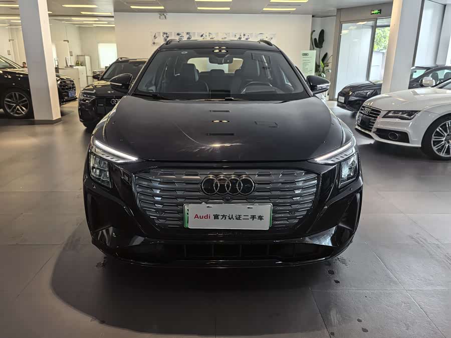 Audi Q5 e-tron 2024 صورة سيارة #4