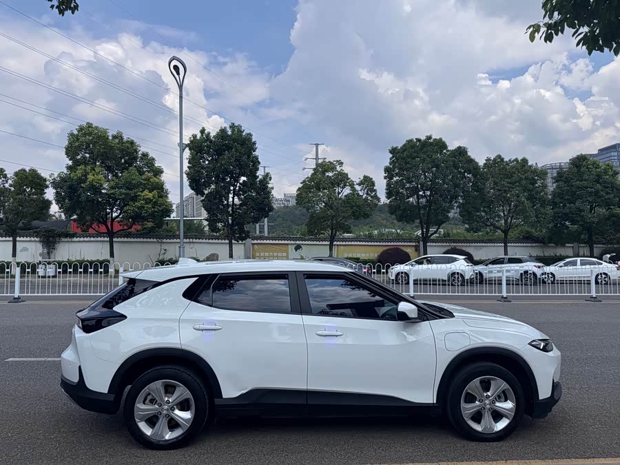 Chevrolet Charm 2023 car image #4