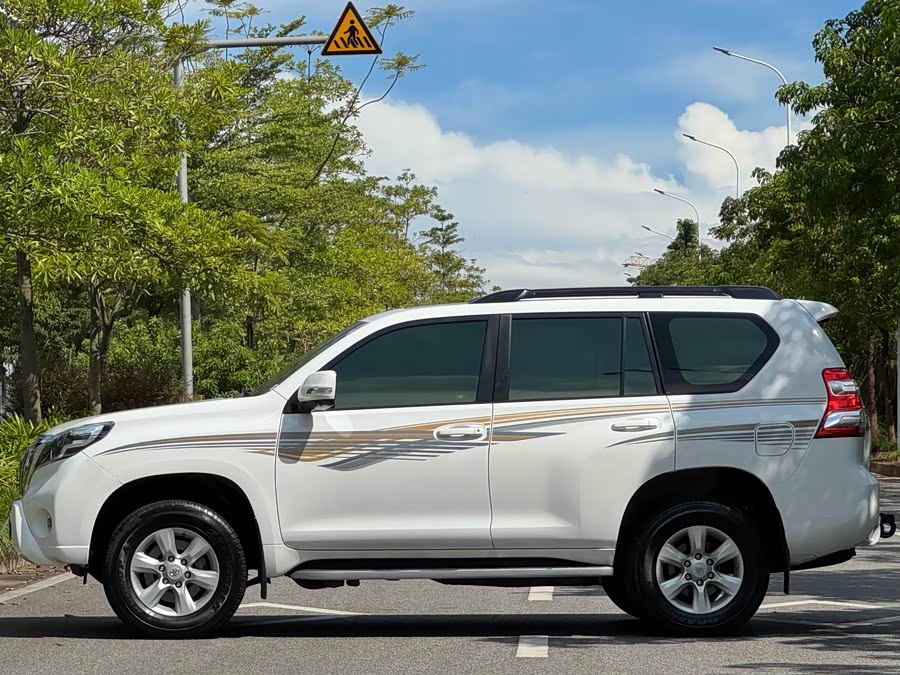 Toyota Land Cruiser Prado 2012 car image #4