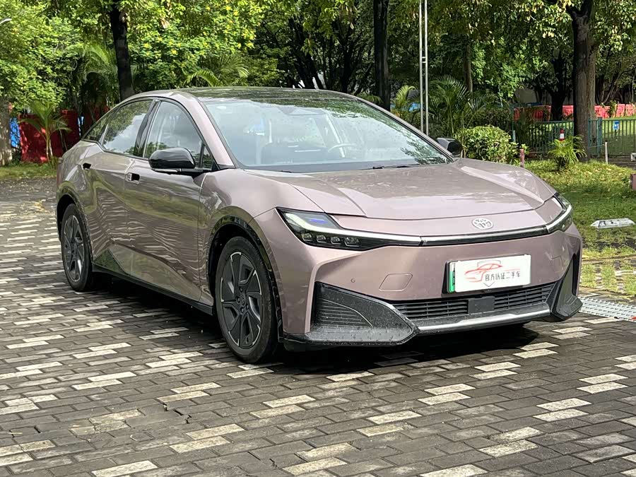 BYD e1 2023 #4 BYD e1 2023 car image #4