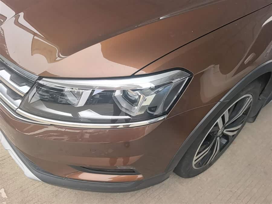 Volkswagen Cross Lavida 2016 car image #4