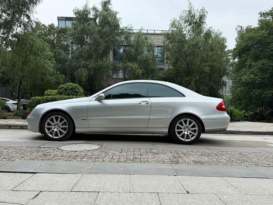 Mercedes-Benz CLK Class 2008 car image #4