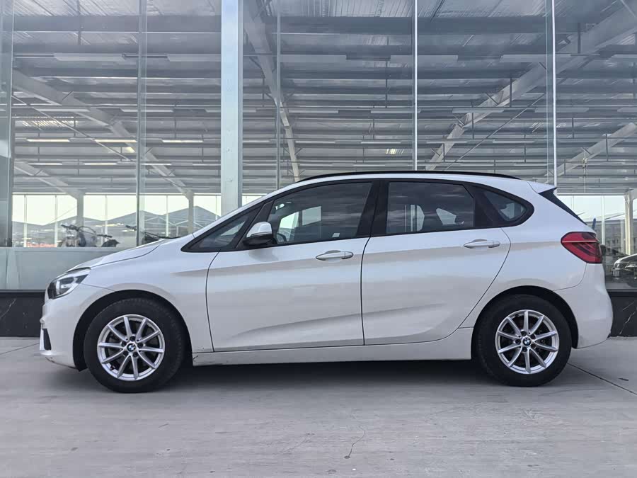 BMW 2 Series Tourer 2017 صورة سيارة #4