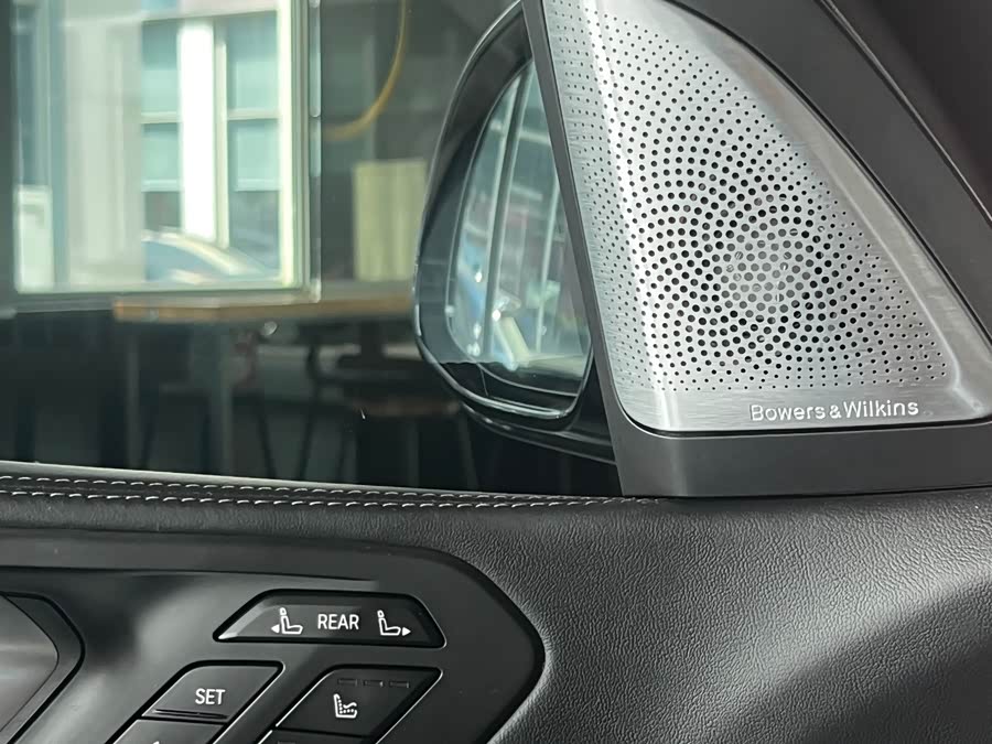 BMW X7 M60i 2023 car image #4