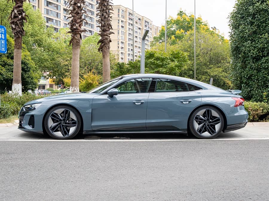 Audi e-tron GT 2024 car image #4