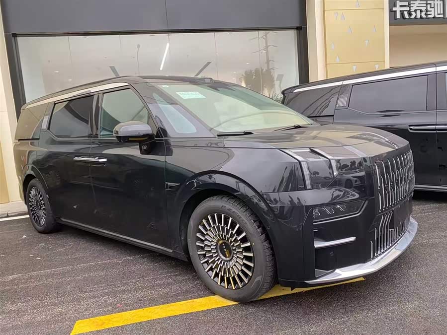 极氪 极氪009 汽车图片 #4